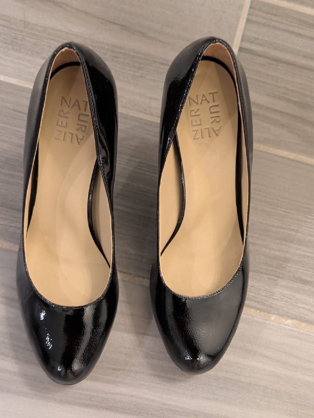 NWOT Naturalizer Black Patent Leather Round-Toe Heels